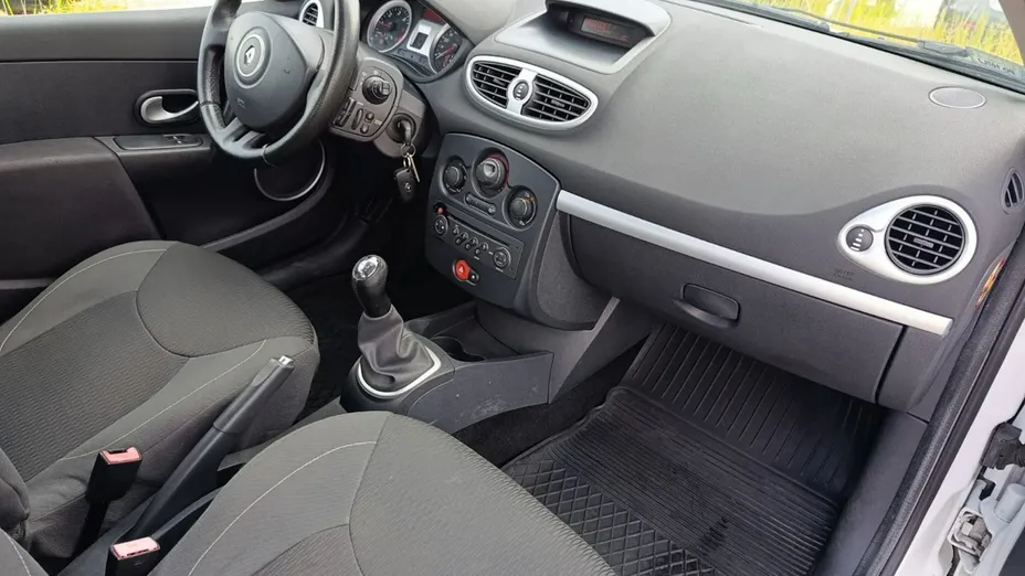 RENAULT Clio -