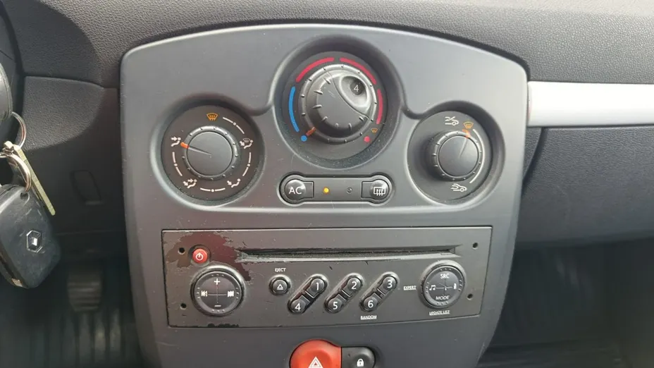 RENAULT Clio -