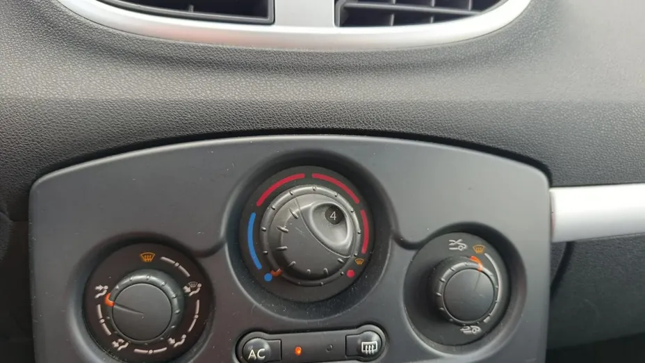 RENAULT Clio -