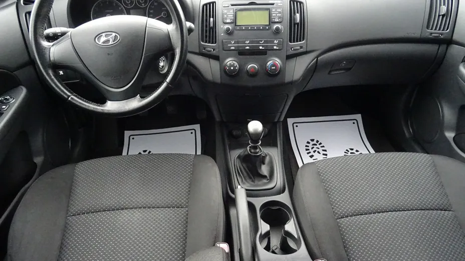 HYUNDAI i30 -