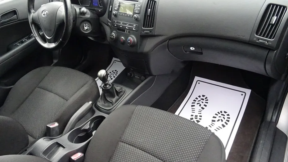 HYUNDAI i30 -