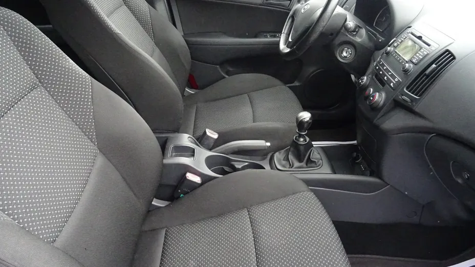 HYUNDAI i30 -