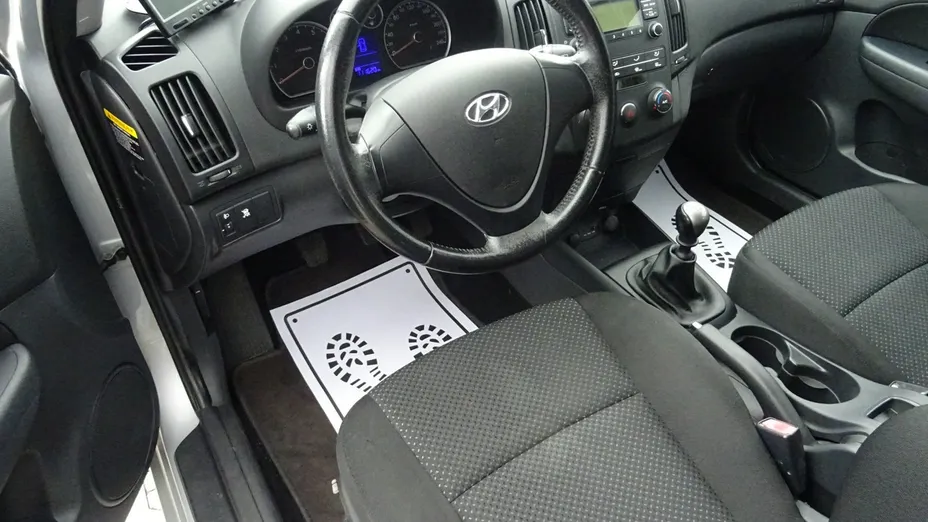HYUNDAI i30 -