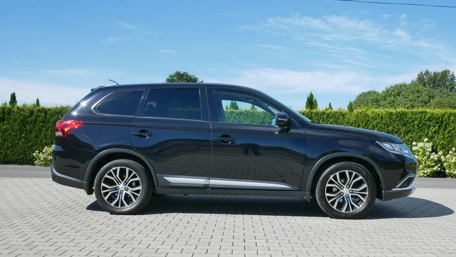 MITSUBISHI Outlander -
