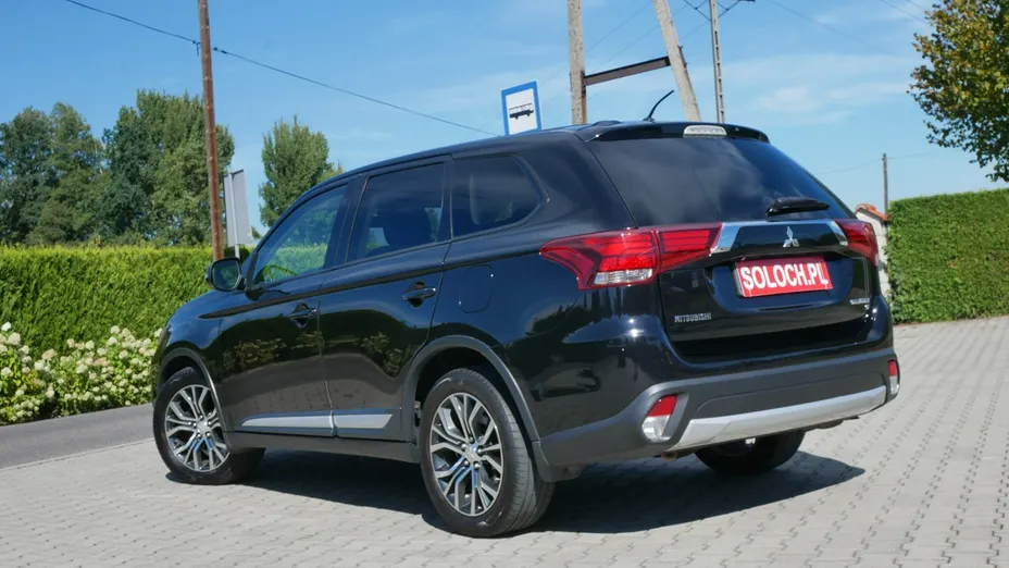 MITSUBISHI Outlander -