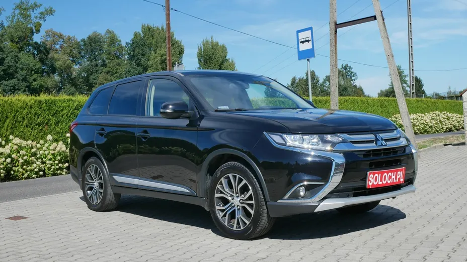 MITSUBISHI Outlander -