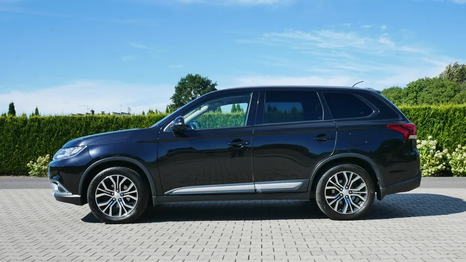 MITSUBISHI Outlander -
