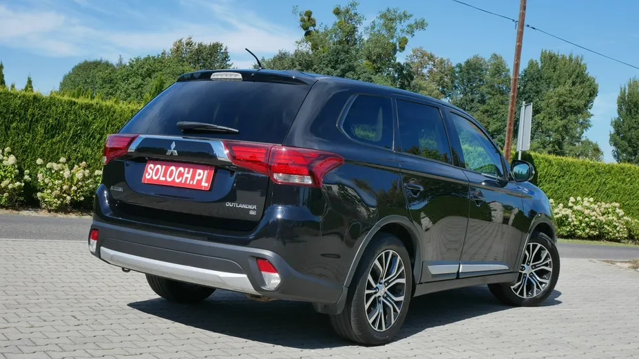 MITSUBISHI Outlander -