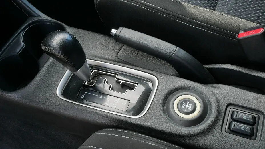 MITSUBISHI Outlander -
