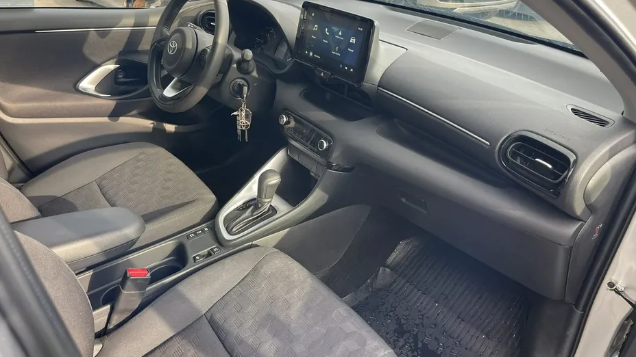 TOYOTA Yaris -