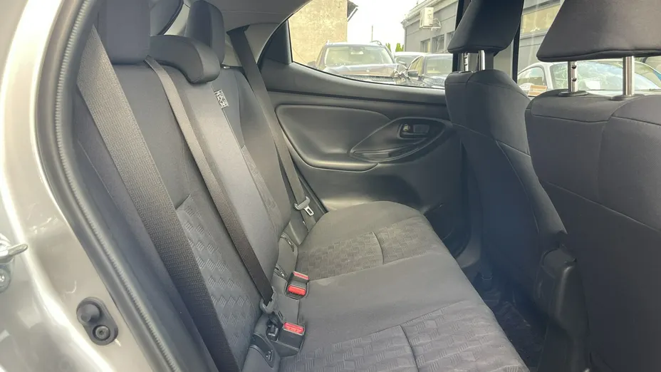 TOYOTA Yaris -