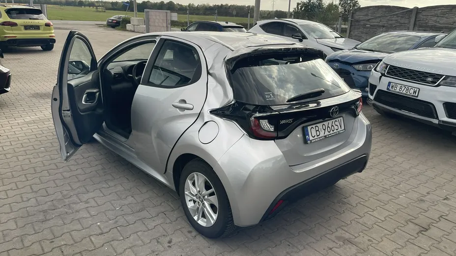 TOYOTA Yaris -