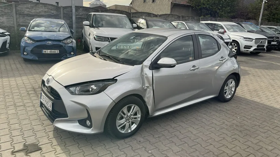 TOYOTA Yaris -