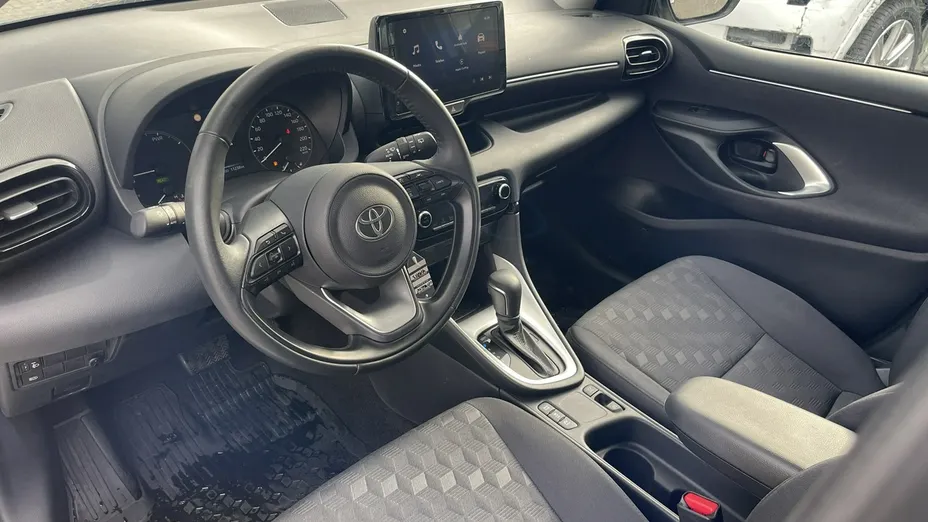 TOYOTA Yaris -