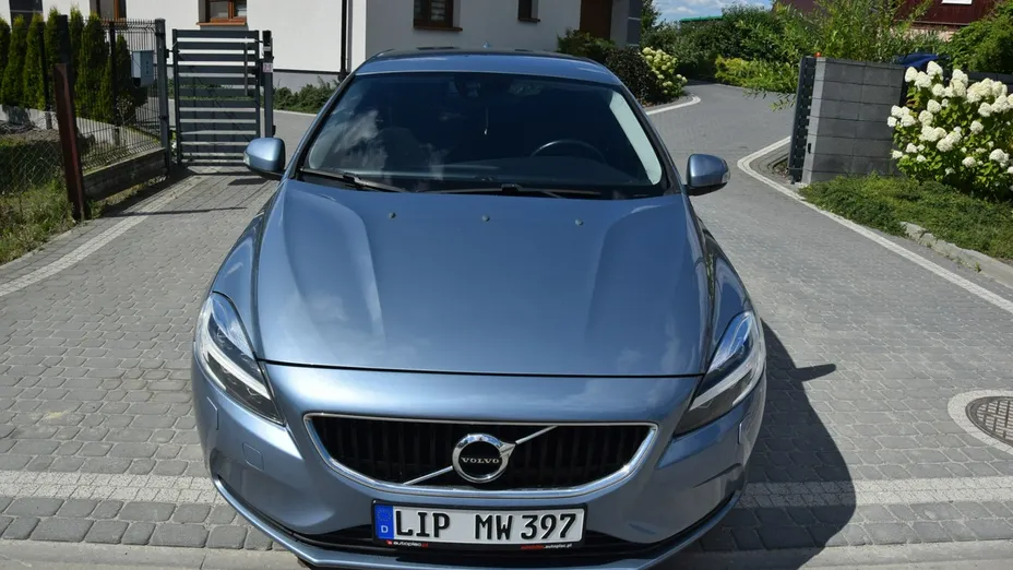 VOLVO V40 -