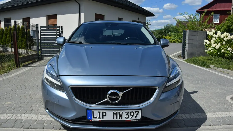 VOLVO V40 -