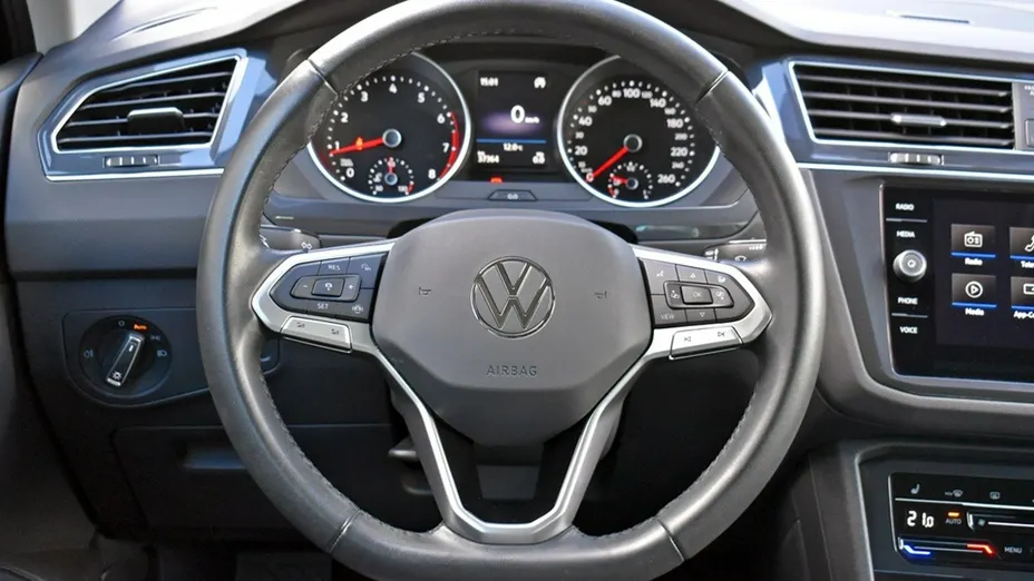 VOLKSWAGEN Tiguan -
