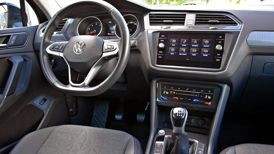 VOLKSWAGEN Tiguan -