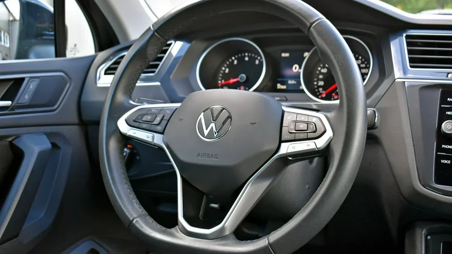 VOLKSWAGEN Tiguan -