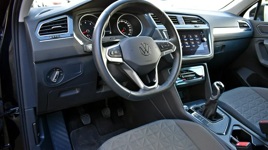 VOLKSWAGEN Tiguan -