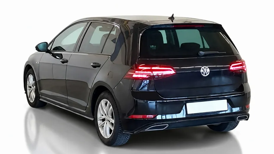 VOLKSWAGEN Golf -