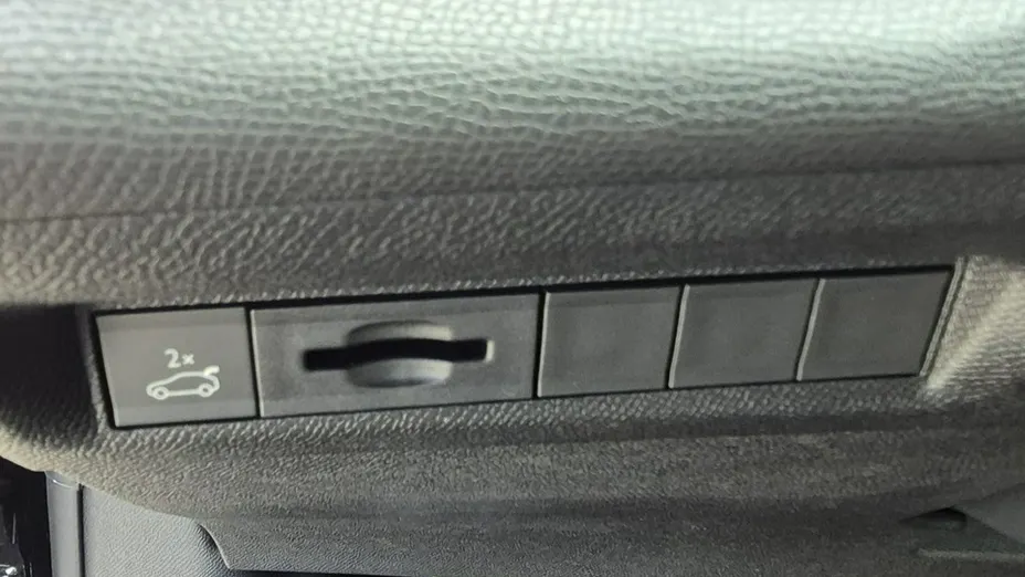 PEUGEOT 308 -