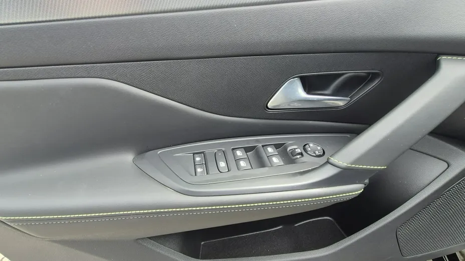 PEUGEOT 308 -