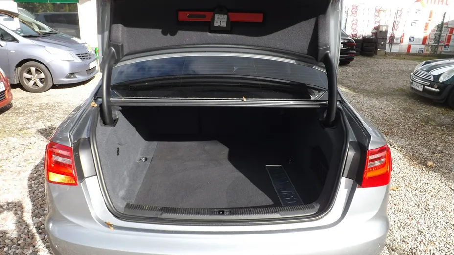 AUDI A6 -
