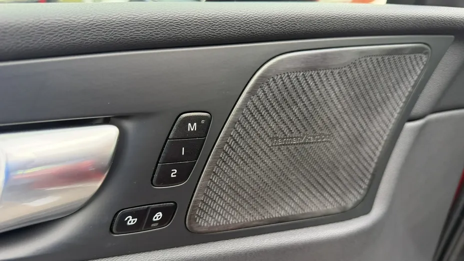 VOLVO XC60 -