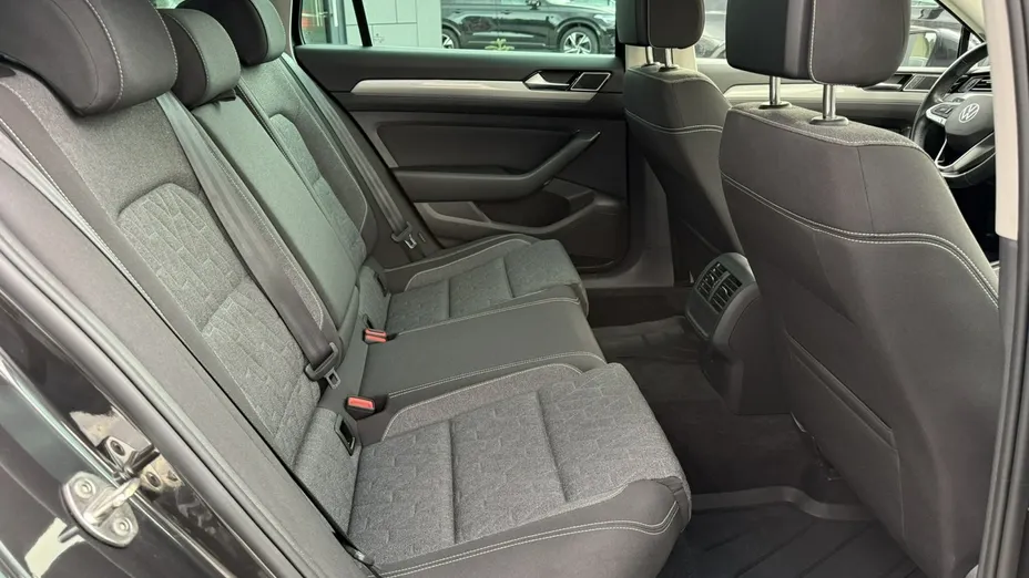 VOLKSWAGEN Passat -