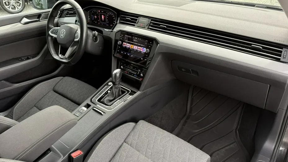 VOLKSWAGEN Passat -