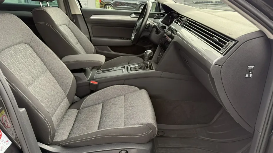 VOLKSWAGEN Passat -