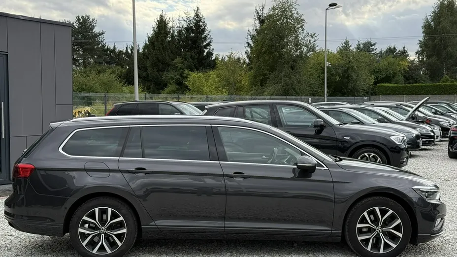 VOLKSWAGEN Passat -