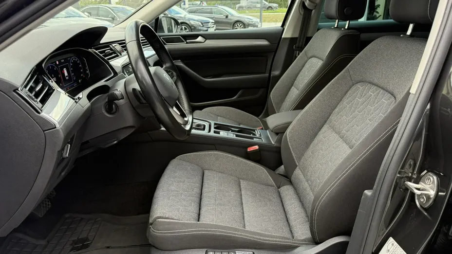 VOLKSWAGEN Passat -
