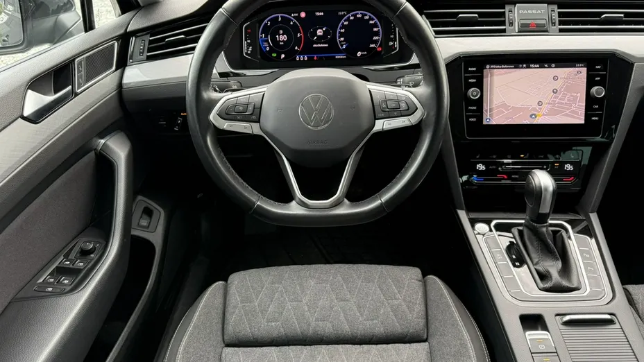 VOLKSWAGEN Passat -