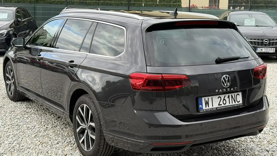VOLKSWAGEN Passat -