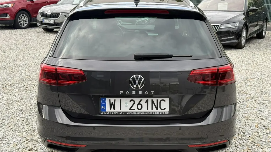 VOLKSWAGEN Passat -