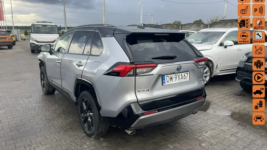 TOYOTA RAV4 -
