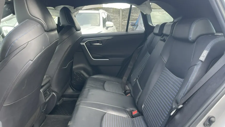 TOYOTA RAV4 -