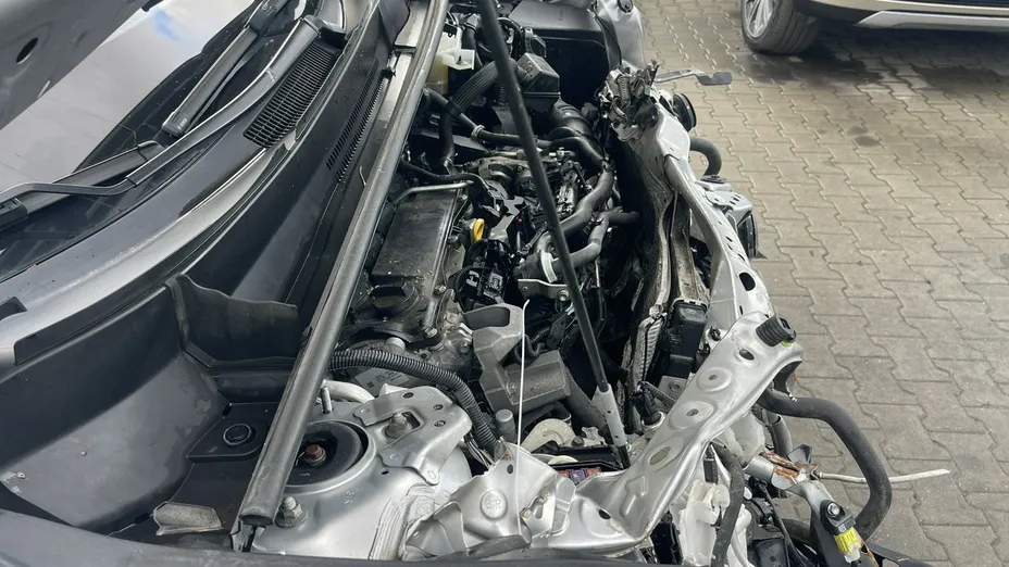 TOYOTA RAV4 -