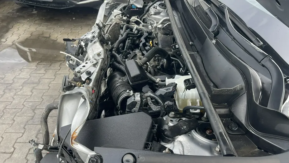 TOYOTA RAV4 -