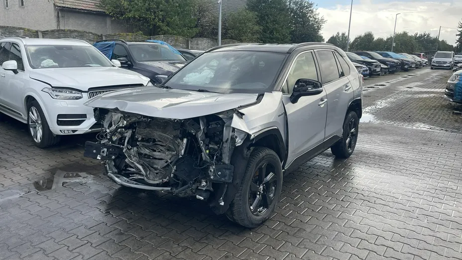 TOYOTA RAV4 -