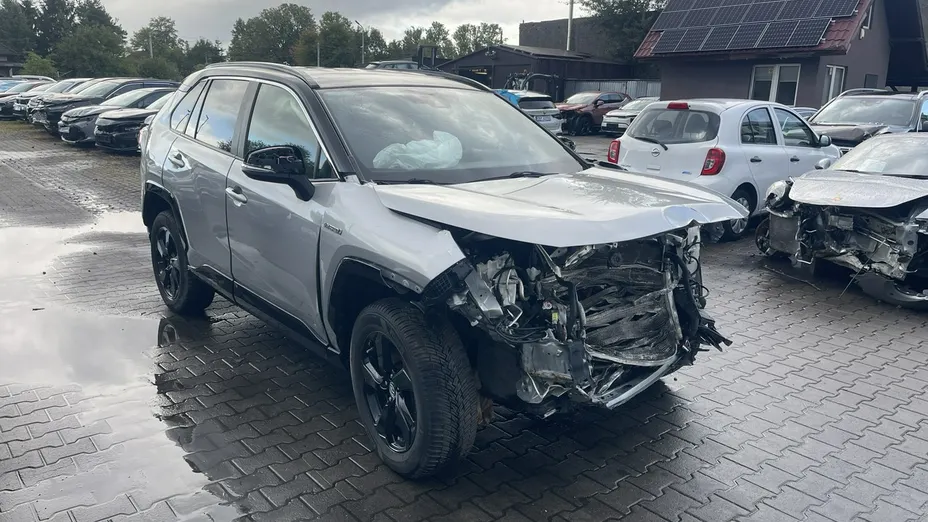 TOYOTA RAV4 -
