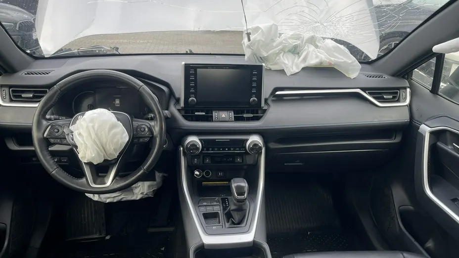 TOYOTA RAV4 -