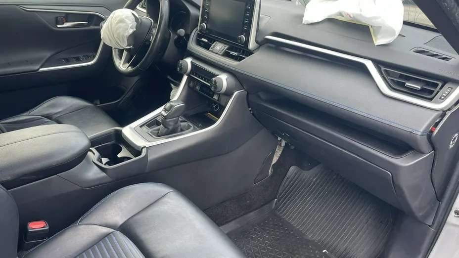 TOYOTA RAV4 -