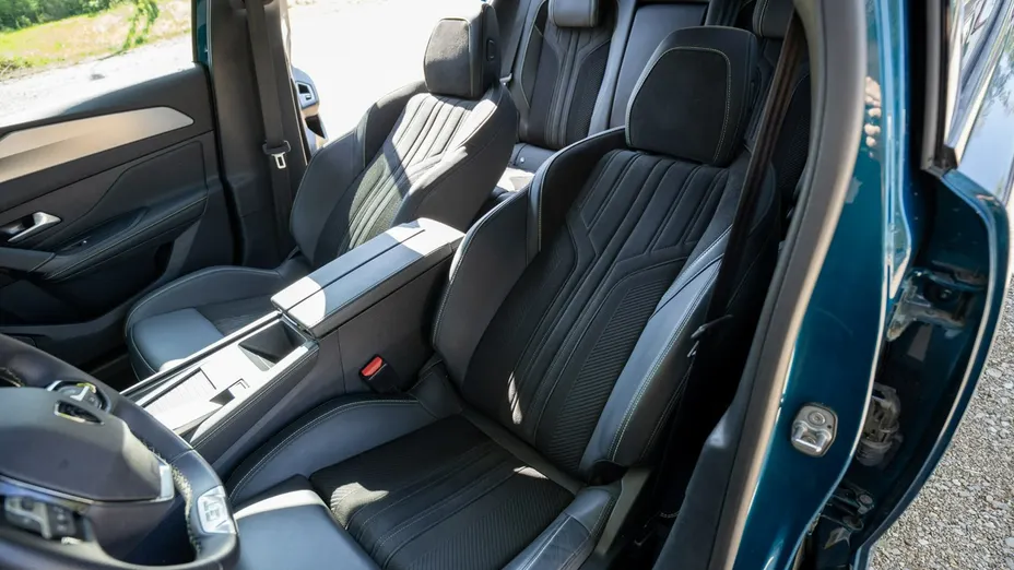 PEUGEOT 408 -