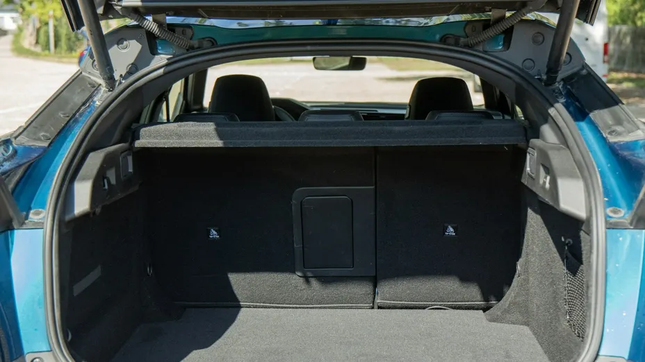 PEUGEOT 408 -