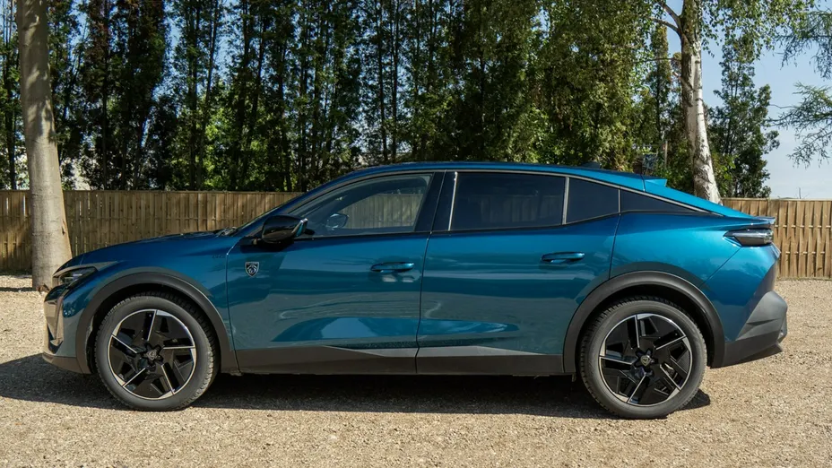 PEUGEOT 408 -