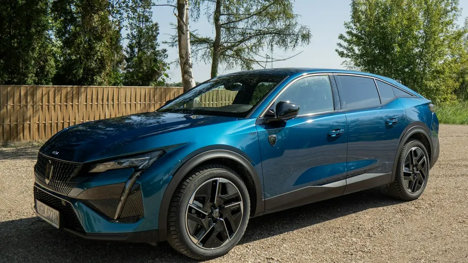 PEUGEOT 408 -