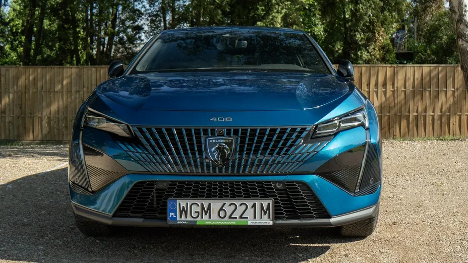 PEUGEOT 408 -